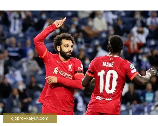 拉菲尼亚闪耀赛场，展现进攻创造力带领球队取得佳绩，表现亮眼。