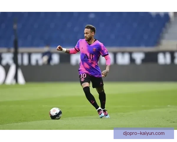 内马尔纹身故事解读：表现稳健背后的情感表达与人生哲学