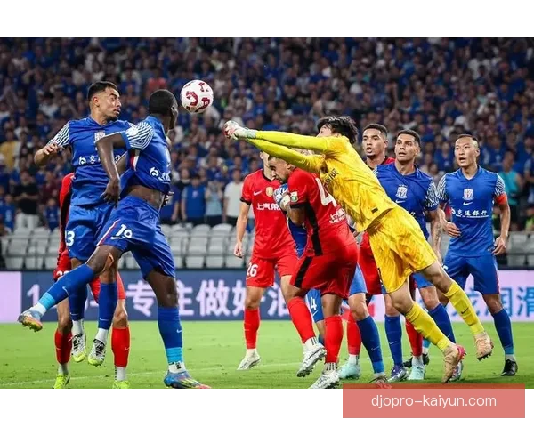 中超豪强对峙，球队状态备受关注，争夺冠军白热化